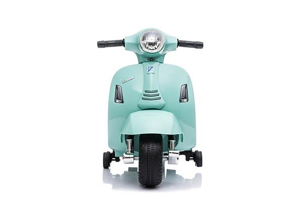 verkoper Onderwijs Geschiktheid Vespa scooter groen superstoere electrische scooter met een gaspedal